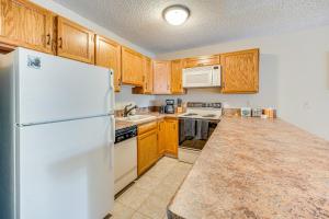 6 Mi to Skiing Condo with Balcony in Fraser!