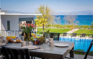 Gorgeous Home In Zidarici With Kitchen 