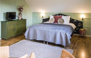 Lovely Home In Ovezande With Sauna