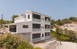 Gorgeous Apartment In Supetar-Splitska