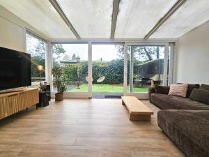 Cozy holiday home with hot tub