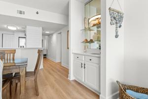 Jade East Towers 0430 by Newman-Dailey