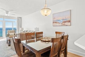 Jade East Towers 0430 by Newman-Dailey