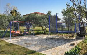 2 Bedroom Stunning Home In Privlaka 