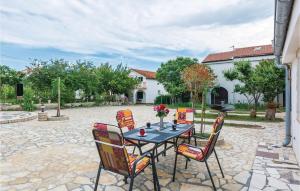 2 Bedroom Stunning Home In Privlaka 