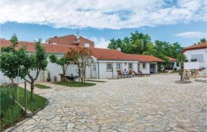 2 Bedroom Stunning Home In Privlaka 