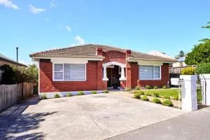 Boujee on Burnett - Risdon