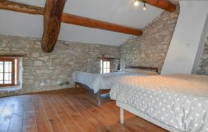 Maisons de vacances 3 Bedroom Gorgeous Home In Montclus : photos des chambres