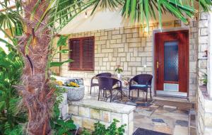 1 Bedroom Beautiful Apartment In Lucija