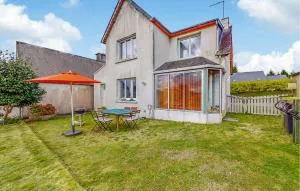 3 Bedroom Lovely Home In Le Vieux-Bourg - Plésidy