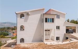 Gorgeous Apartment In Supetar-Splitska