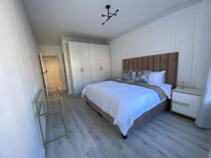 Luxe Living- Flatrock