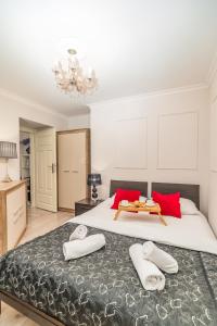 Piasek Apt - Top Location, Patio, Tram&Bus nearby - by Rentujemy