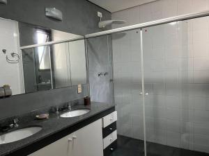 Apartamento com Vista Deslumbrante para o Mar com 4 suítes - Guarujá, SP