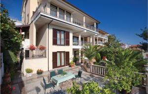 Cozy Apartment In Rabac With Kitchen