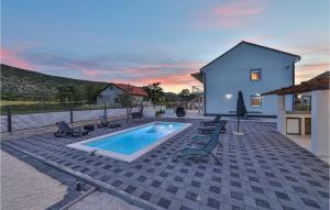 6 Bedroom Gorgeous Home In Drnis