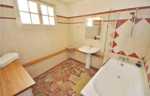 Maisons de vacances Amazing Home In Murviel-Les-Beziers : photos des chambres