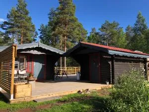 Timber cottages with jacuzzi and sauna near lake Vänern - Åsundatorp