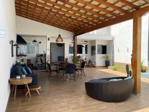 Alugo Casa com Piscina Na Praia até 5 pessoas