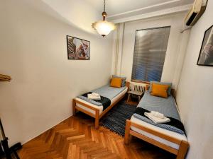 Authentic Belgrade Centre Apartment #3, Four Bedrooms and Two full Bathrooms