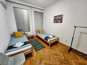 Authentic Belgrade Centre Apartment #3, Four Bedrooms and Two full Bathrooms