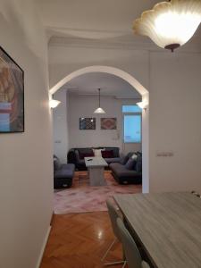 Authentic Belgrade Centre Apartment #3, Four Bedrooms and Two full Bathrooms