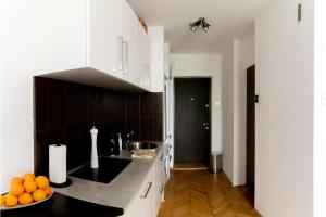 PiotrApartments - Daleka Cozy Train&Airport Apartment