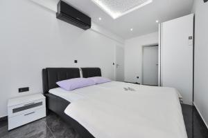 Family friendly house with a swimming pool Privlaka, Zadar - 23636