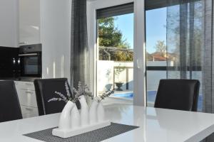 Family friendly house with a swimming pool Privlaka, Zadar - 23636