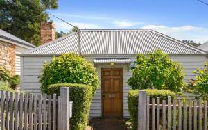 Irresistible renovated 1840 inner-city cottage