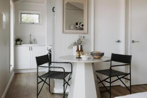 Mewburn Park Retreats - The Lakehouse