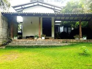 Villa Rock house - Ampegama