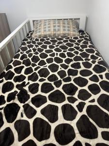 Chill in Peace Staycation 2BR condo at Field Residences, Sucat near NAIA