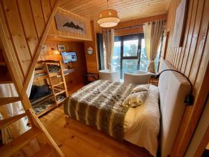Chalets Chalet chaleureux avec jacuzzi, parking et Wi-Fi aux Angles - FR-1-593-121 : photos des chambres