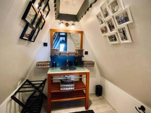 Chalet chaleureux avec jacuzzi, parking et Wi-Fi aux Angles - FR-1-593-121
