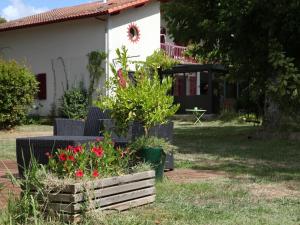 Maisons de vacances Maison spacieuse pres du lac avec piscine privee, ideal pour 16 personnes - FR-1-50-145 : photos des chambres