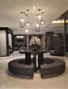 BIG CUT, END UNIT in SHORE RESIDENCES