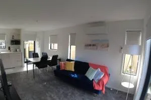 C-Side-R, Modern Beachfront Living - Leithfield