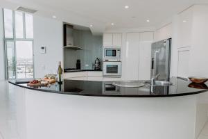 Aquavista Penthouse - Stunning 180 Views
