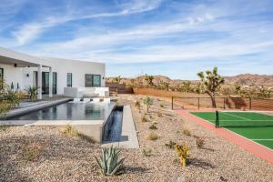 Jupiter House by Fieldtrip Modern w Infinity Pool Pickleball