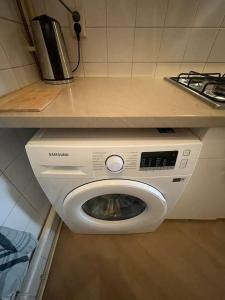 Luxe appartement bij Zuidas met tuin en buitendouche