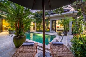 Villa Eleni- dining, beach, shopping - 5 mins walk or drive