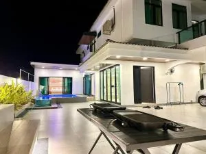 Swimming Pool Homestay - Sanatorium