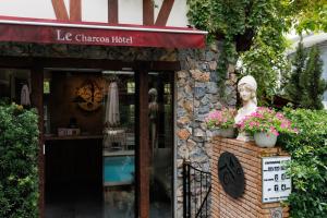 Le Charcoa Hotel