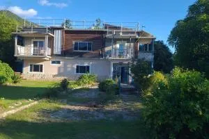 Val's Waterfront Ecoluxe Cottage - Bluefields