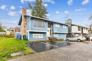 Rainier Guesthouse Walk to Metro Duplex - Glendale