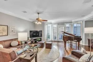 Spacious Urban Uptown Retreat townhouse - Dallas