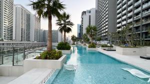 Luxurious New Studio! 2 Double Beds! Sleek Design & High-End Amenities in Dubai Downtown