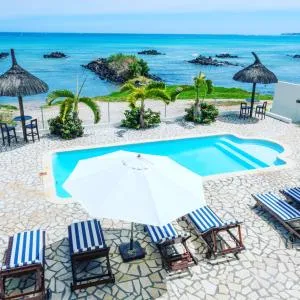 Beachfront Apartment - Superb View - Triolet