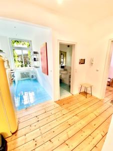 Apartment "Am Rheinorange" LOFTSTYLE, 75 Zoll TV, Netflix & Prime, Boxspringbett